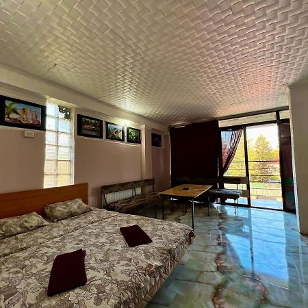 Smile Guesthouse Tbilisi Exterior foto